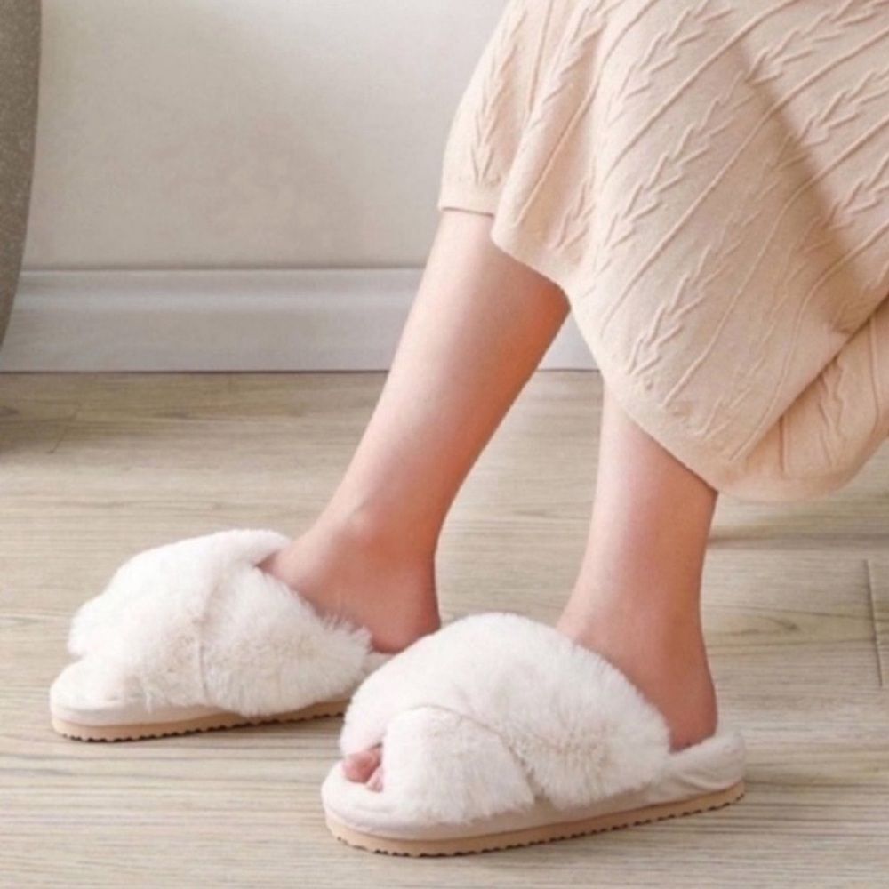 New House Slippers for Women Slides Womens Fuzzy Fluffy size 6